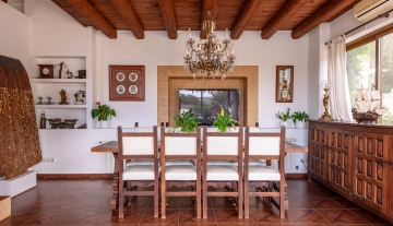 Resa Estates vastgoed te koop Ibiza Geraldine finca san lorenzo noorden dining .jpg